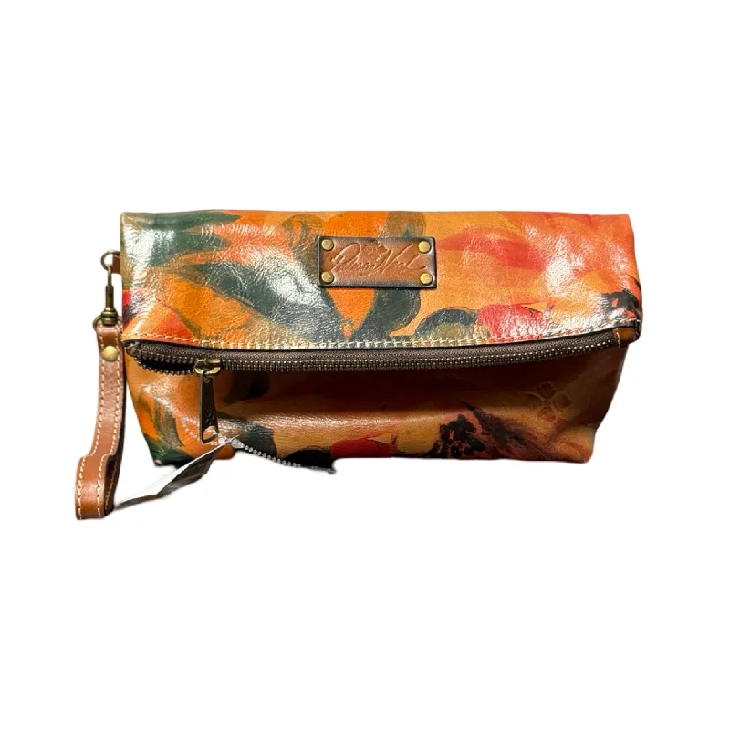 Wristlet By Patricia Nash, Size: Medium