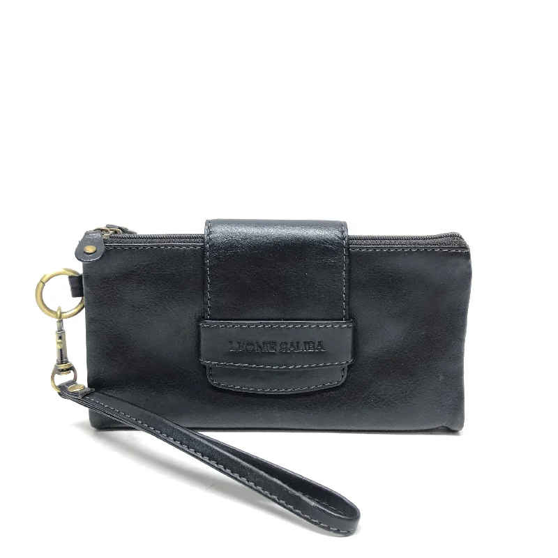 Wristlet Leather By Clothes Mentor, Size: Medium